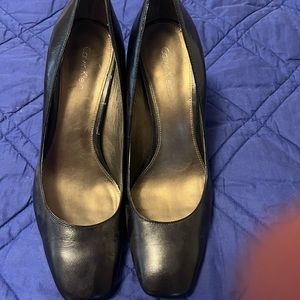 New without box. Calvin Klein classic heels.